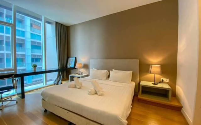 #23 Private Exclusive Bath Tub Apt KLCC Sky Pool^^ - photo 5