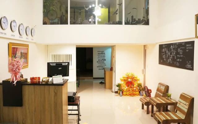 Wake Up Hostel Bangkok - photo 2