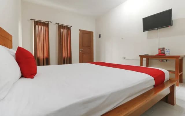 RedDoorz Plus near Cibubur Junction - photo 2