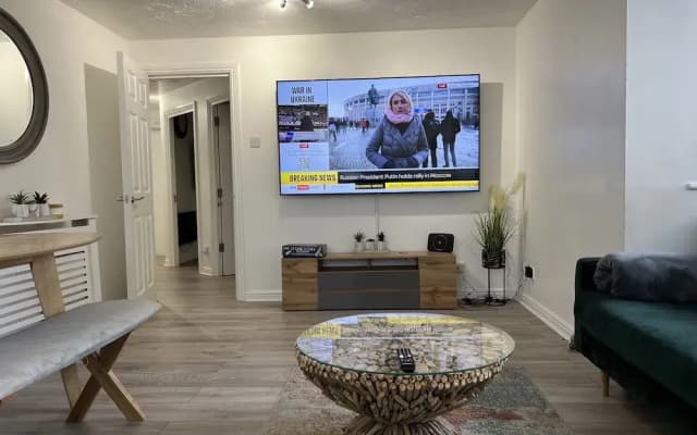 Impeccable 2-bed Apartment in Erith - photo 3