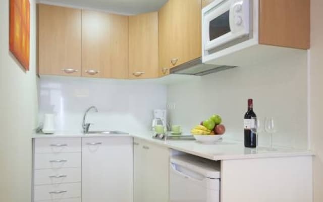 BCN House Apartments - photo 3