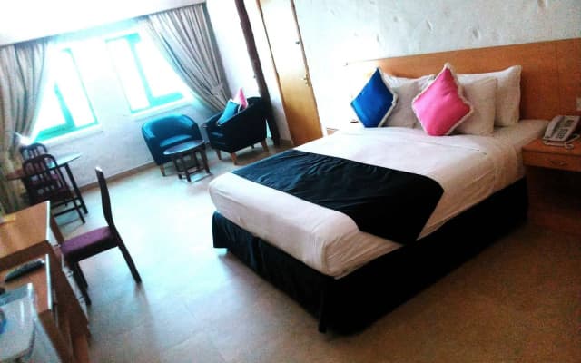 Safari Village Executive Suites - photo 5