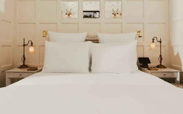 At Sloane - photo 4