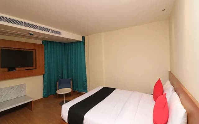 Capital O 27044 Hotel The Orion Plaza - photo 3