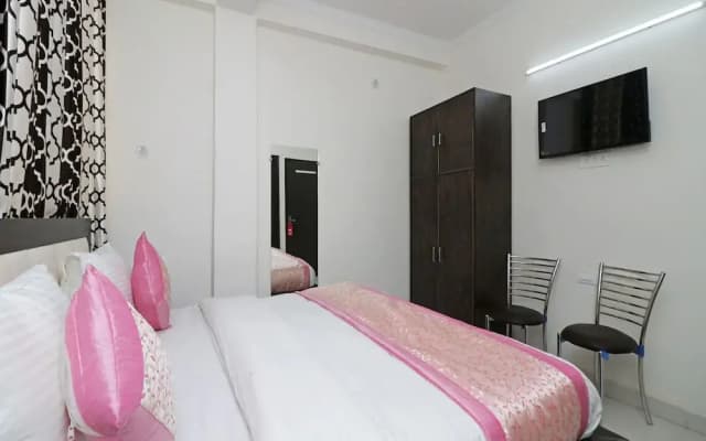 OYO 12738 Hotel Diamond - photo 3