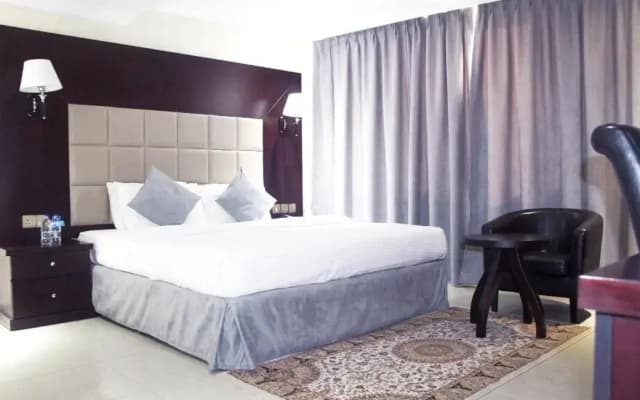 Royal Falcon Hotel - photo 3