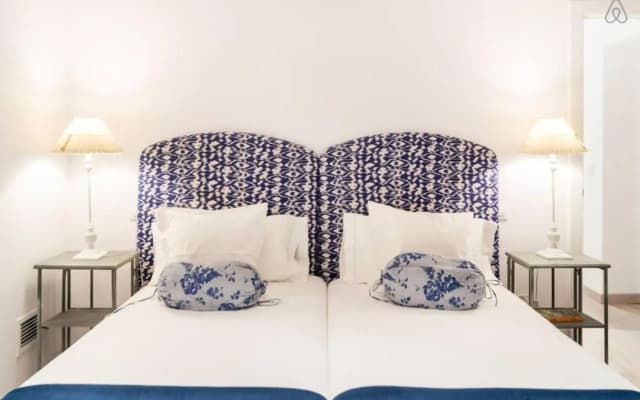 Explore a Walkable Neighborhood around a Comfy Apartment - photo 2