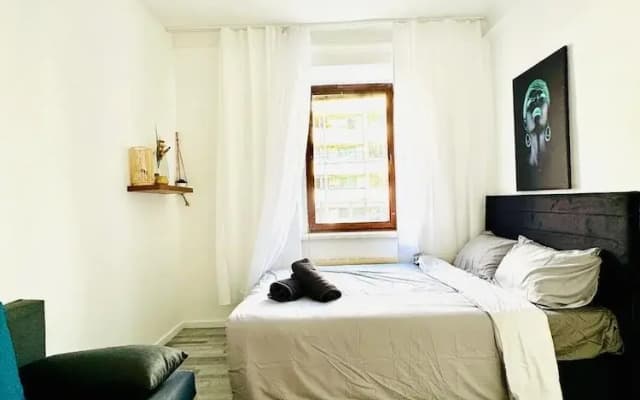 Affordable 4BR Apt Walk to FAC Platz - photo 5