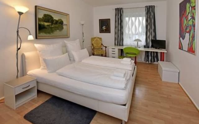 Bananas Guesthouse - photo 2