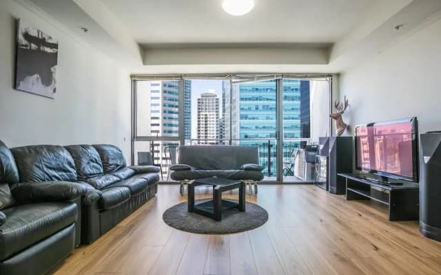 3 Bedrooms 2 Car Parks Carlton Garden Opposite - photo 5