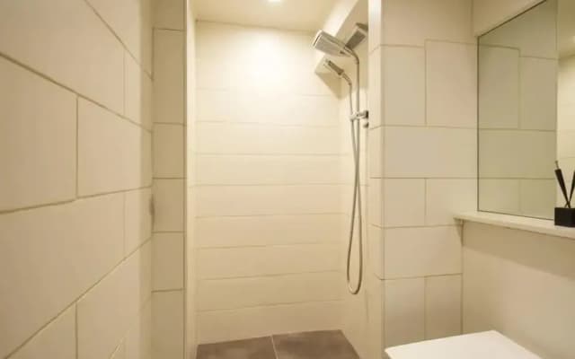 Modern 3-bed Apartment in Amsterdam - photo 4