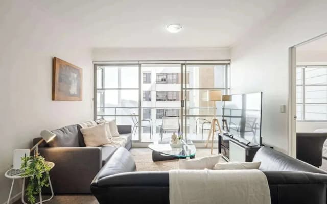 Cozy 2BR Apartment Steps From Darling Harbour - photo 3