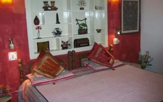Delhi Bed and Breakfast - photo 2