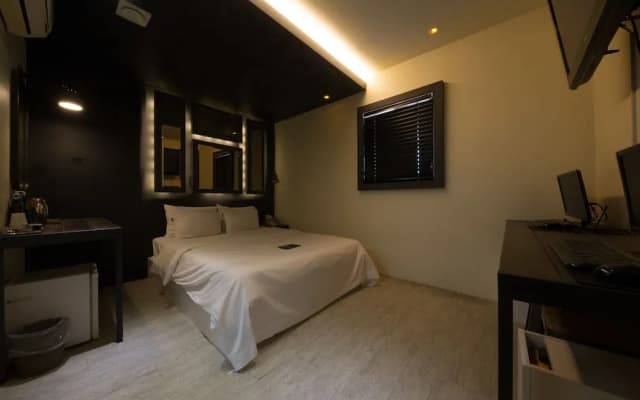Achasan Station Wall Hotel - photo 2