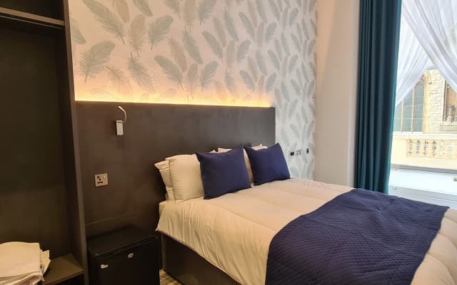 Commodore Hotel - photo 3