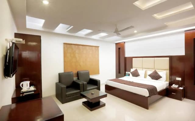 Hotel Anand Lok Inn Mahipalpur, IGI Delhi Airport - photo 2