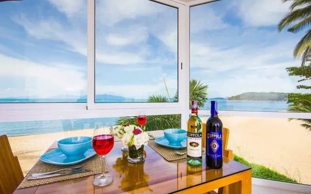 B1 Luxury Beachfront Apartments - photo 2