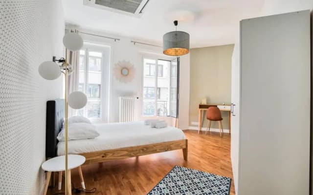 Appartement Lumineux proche de Saint-Lazare - 8P - photo 2