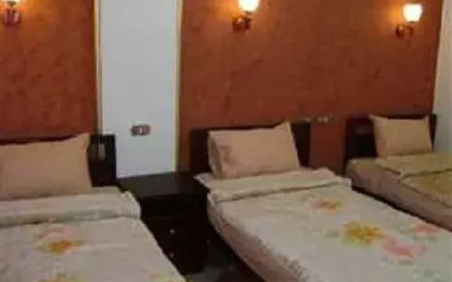 Rotana Palace Hostel - photo 4