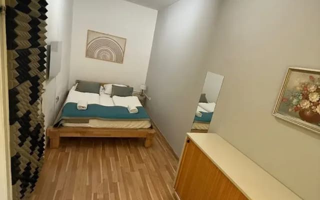 1BR Plus LR Apt Top Vienna Location - photo 4