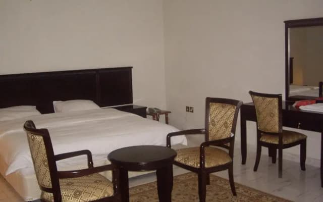 Gulf Crown Hotel Apartment - photo 4