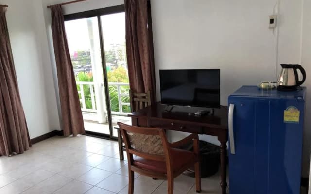 Super Green Hotel - photo 3