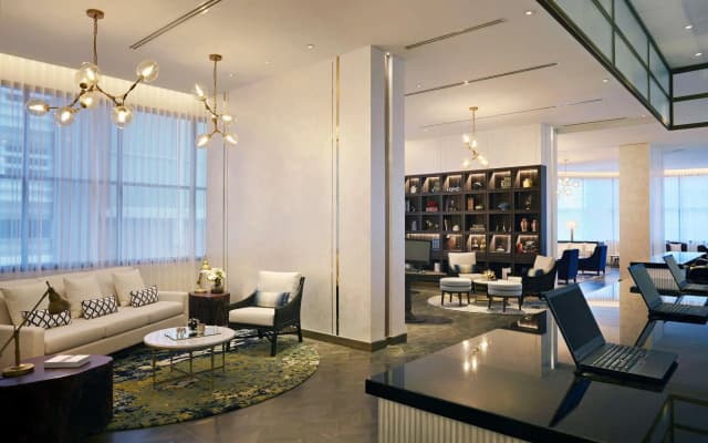 Hyatt Place Bangkok Sukhumvit 24 - photo 2
