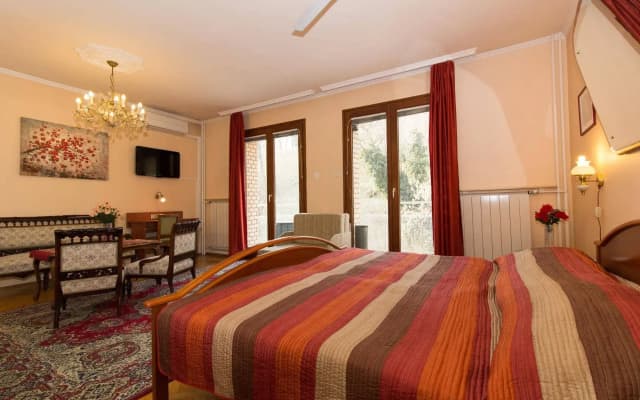 Budavar Bed and Breakfast - photo 3