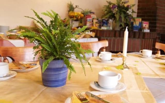 Hotel Garni an der Gropiusstadt - photo 2
