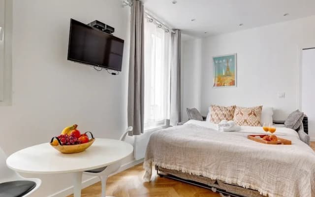 Bright 1BR Near Seine & Eiffel Tower - photo 3