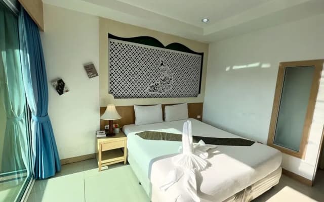 Red Sapphire Hotel - photo 4