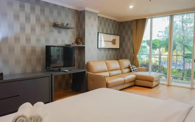 Spacious Studio with Sofa Bed @ Ancol Mansion Apartment - photo 4