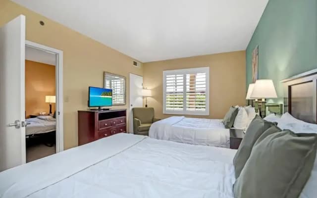 Near Disney - 1BR With Two Queen Beds - With Shared Pool and Hot Tub - photo 3