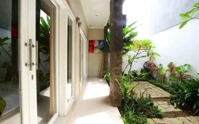 Pulasari Homestay & Villa - photo 3