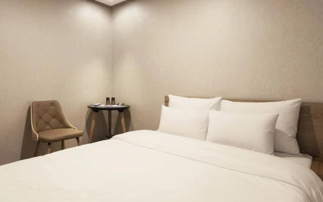 Hub Hotel - photo 2