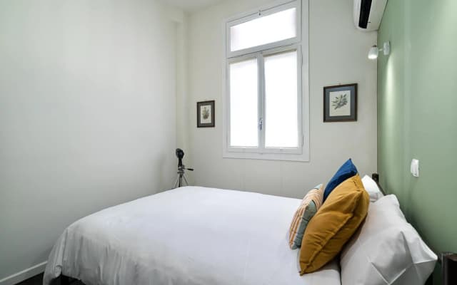 Spacious & Artistic Retro 2 Bedrooms Apt + SAUNA - photo 3