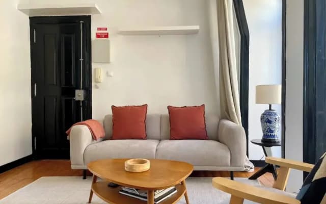 Central Hidden Gem, Rustic Modern 2 Bedroom Flat - photo 5