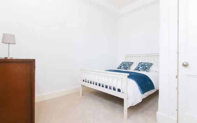Spacious Flat With Fantastic Views - photo 3