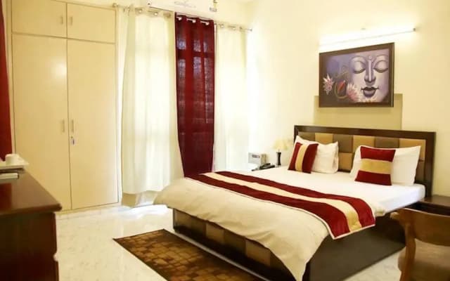 Room in Guest Room - Maplewood Guest House, Neeti Bagh, New Delhiit is a Boutiqu Guest House - Room 2 - photo 4