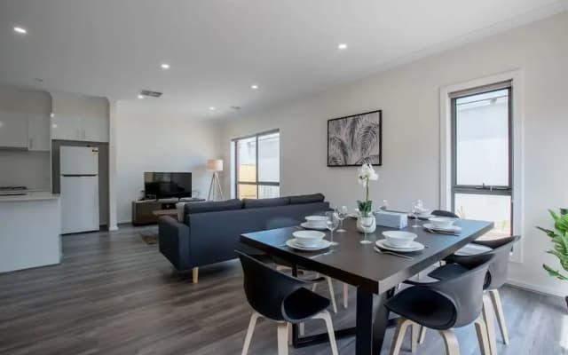 Comfy And Warm Home In Point Cook - photo 3
