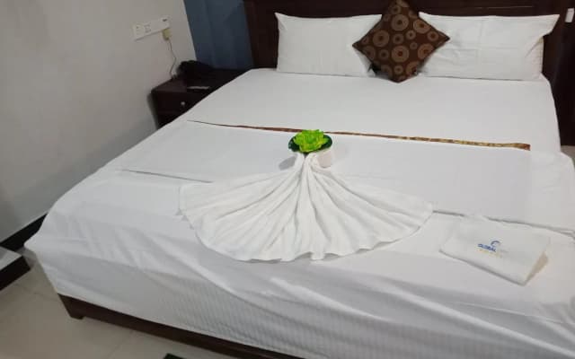 Global City Hotel - photo 2
