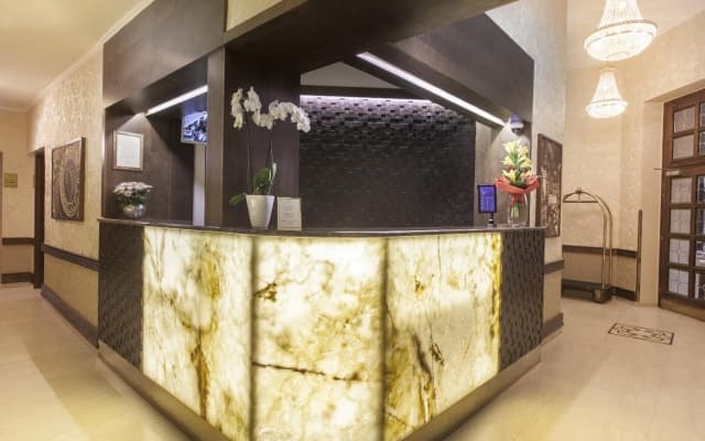 Green Garden Hotel - photo 2