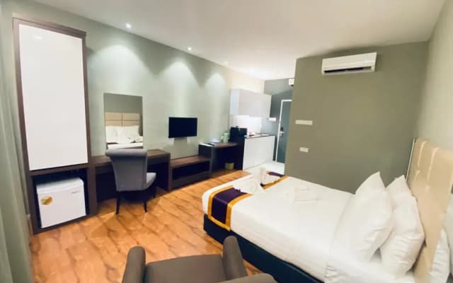 Stirling Suites - photo 2