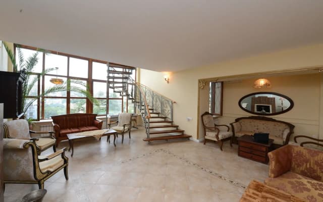 Caravan Hotel - photo 2