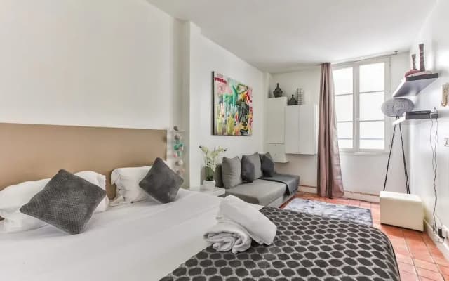 26 - Best Studio of Montorgeuil District - photo 4