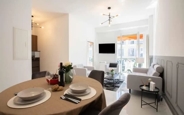 Le Magenta in Nice With 1 Bedrooms and 1 Bathrooms - photo 3