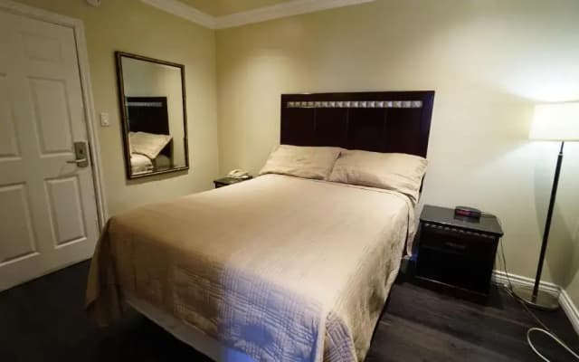 Trylon Hotel - photo 2