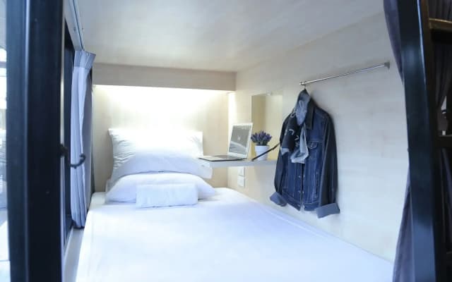 Lamurr Sukhumvit41 (Hostel) - photo 5