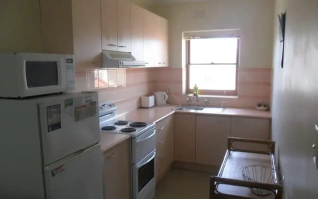 Australian Home Away @ Moonee Ponds - photo 3