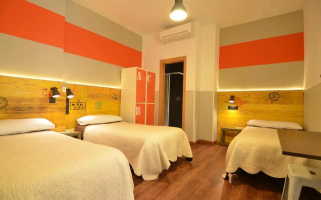 Far Home Atocha Hostel - photo 5